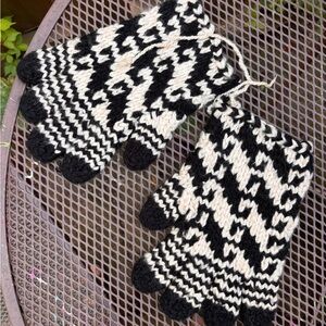 Black and White Knit Gloves